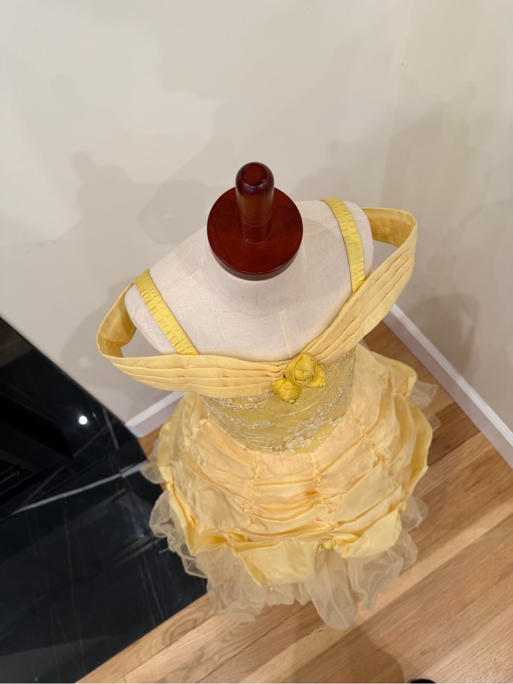 Disney princess signature collection Belle - Picture 8 of 10